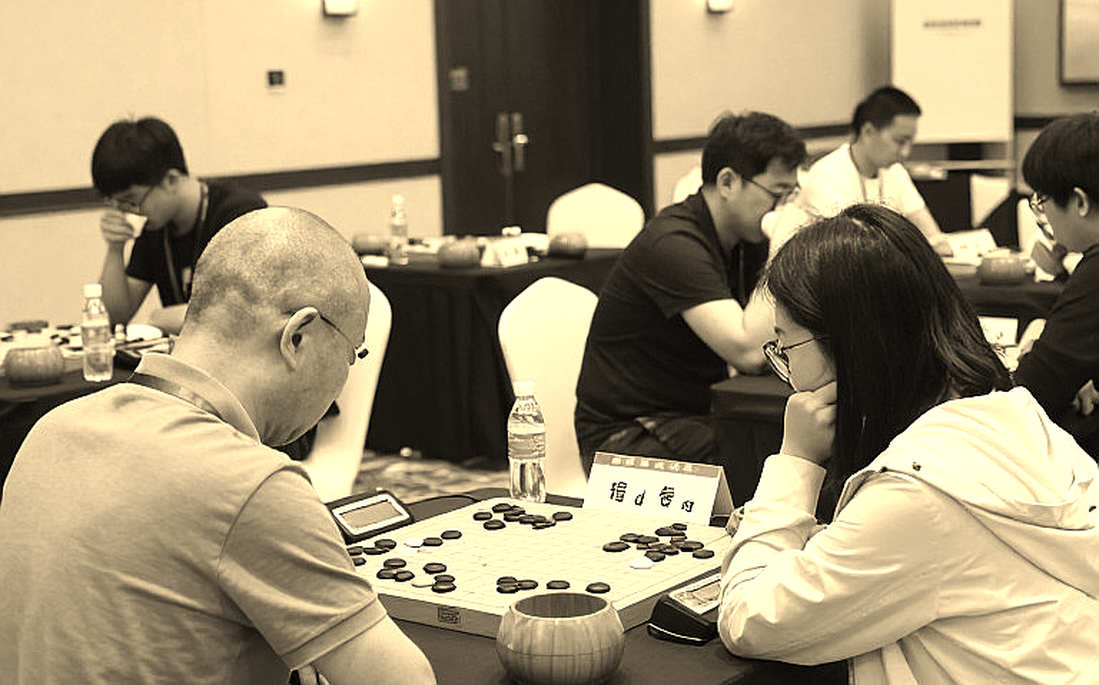 प्राग की 27 मिनीचर और एक मैगज़ीन का असली बिल: ChessBase Magazine #225